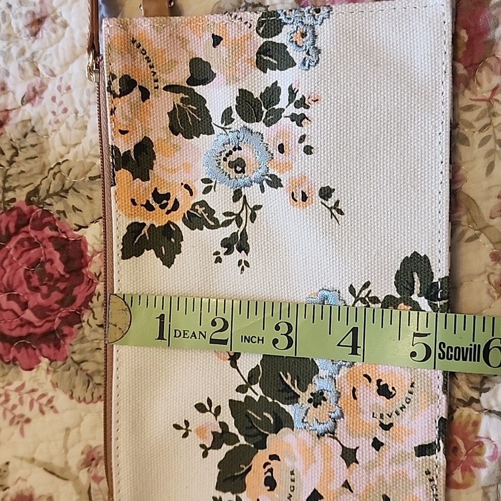Levenger Women Floral Canvas Tote With Wristlet NWOT - Picture 13 of 13